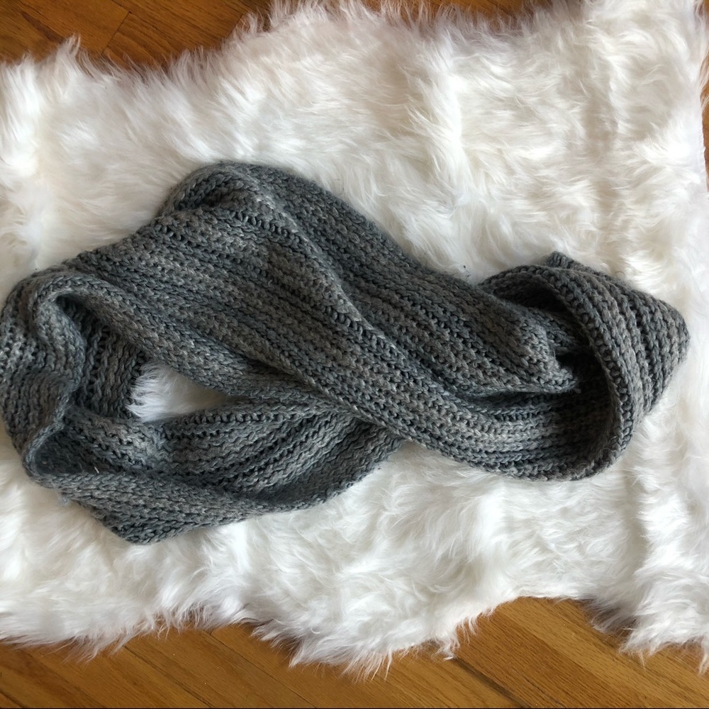Isaac Mizrahi grey infinity scarf